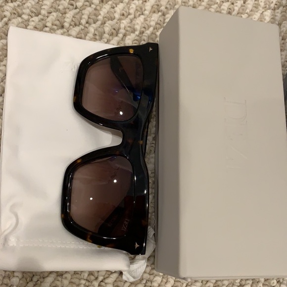 Dezi Fall Back Sunglasses in Classic Tortoise